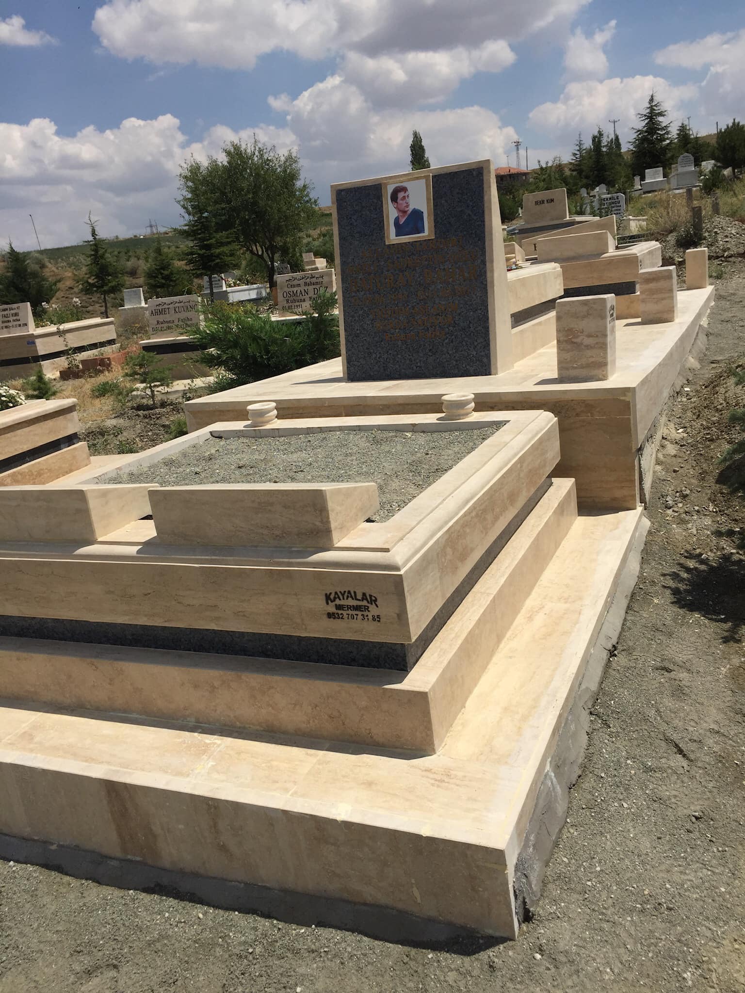 Modern Mezar Taşı